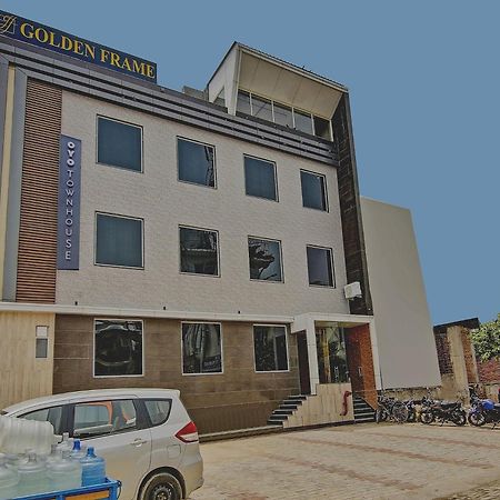 Townhouse Golden Frame Hotel Ghaziabad Ngoại thất bức ảnh