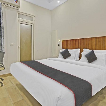 Townhouse Golden Frame Hotel Ghaziabad Ngoại thất bức ảnh