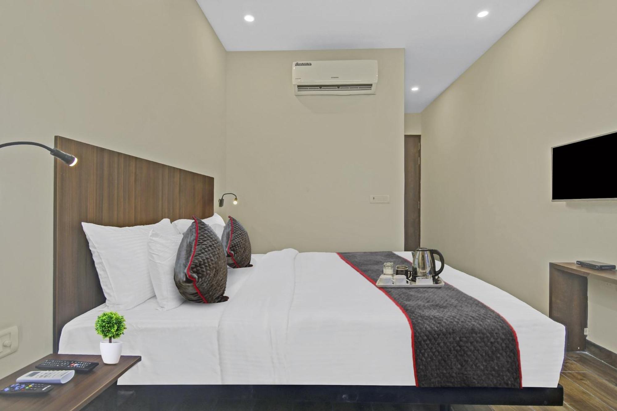Townhouse Golden Frame Hotel Ghaziabad Ngoại thất bức ảnh
