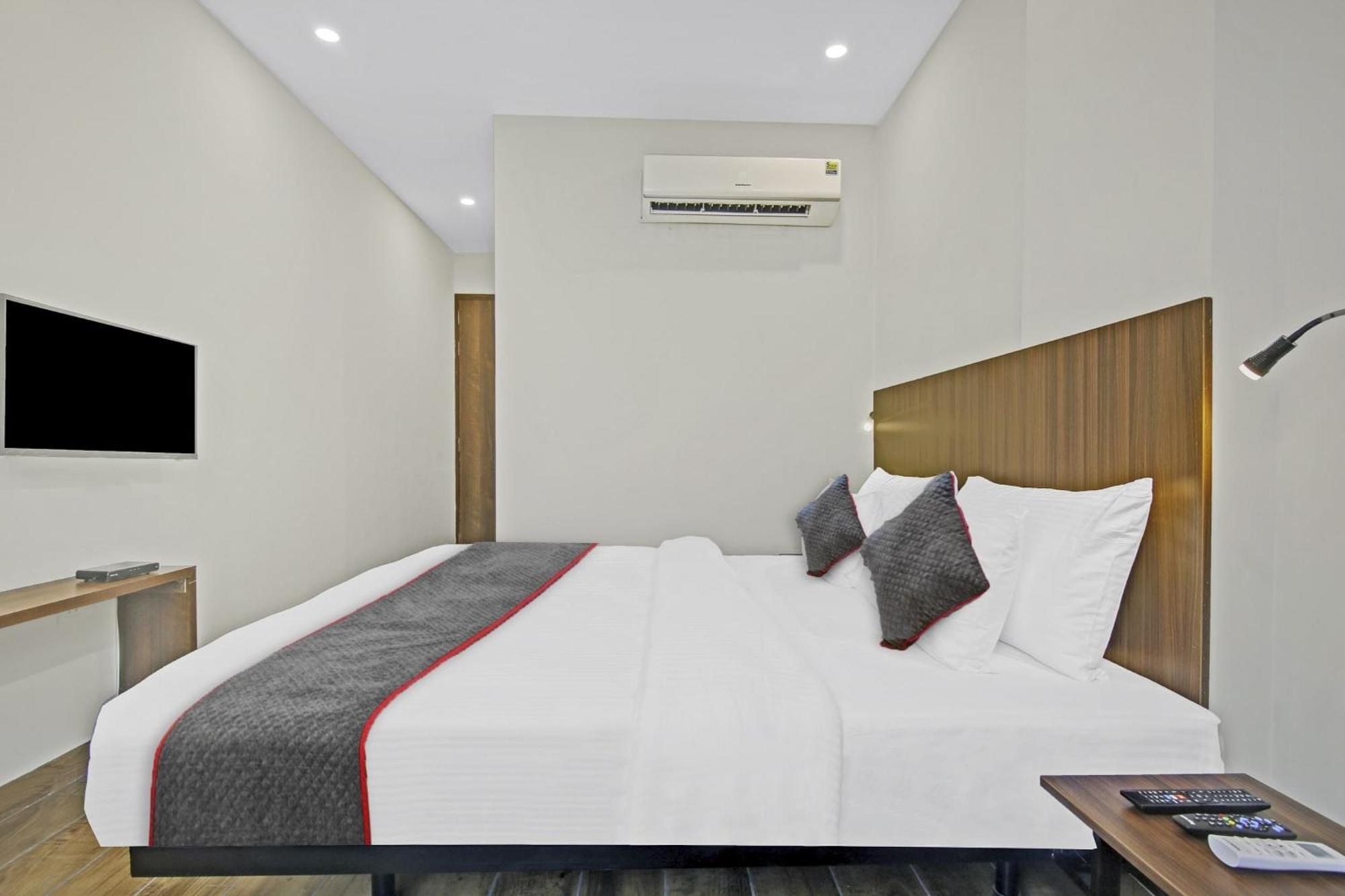 Townhouse Golden Frame Hotel Ghaziabad Ngoại thất bức ảnh