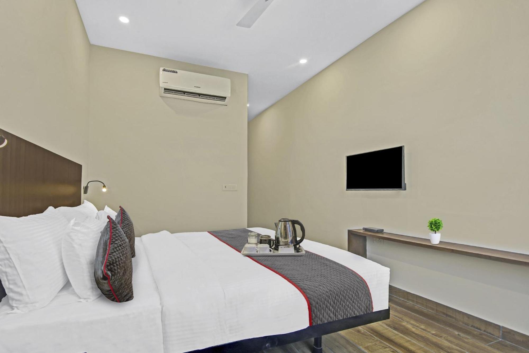Townhouse Golden Frame Hotel Ghaziabad Ngoại thất bức ảnh