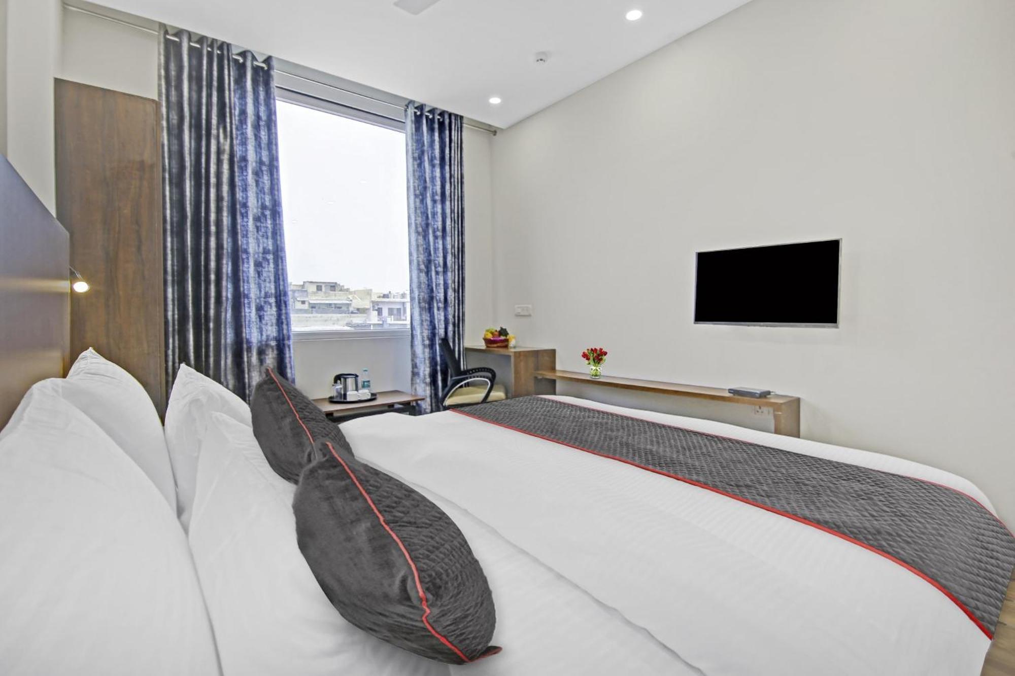 Townhouse Golden Frame Hotel Ghaziabad Ngoại thất bức ảnh