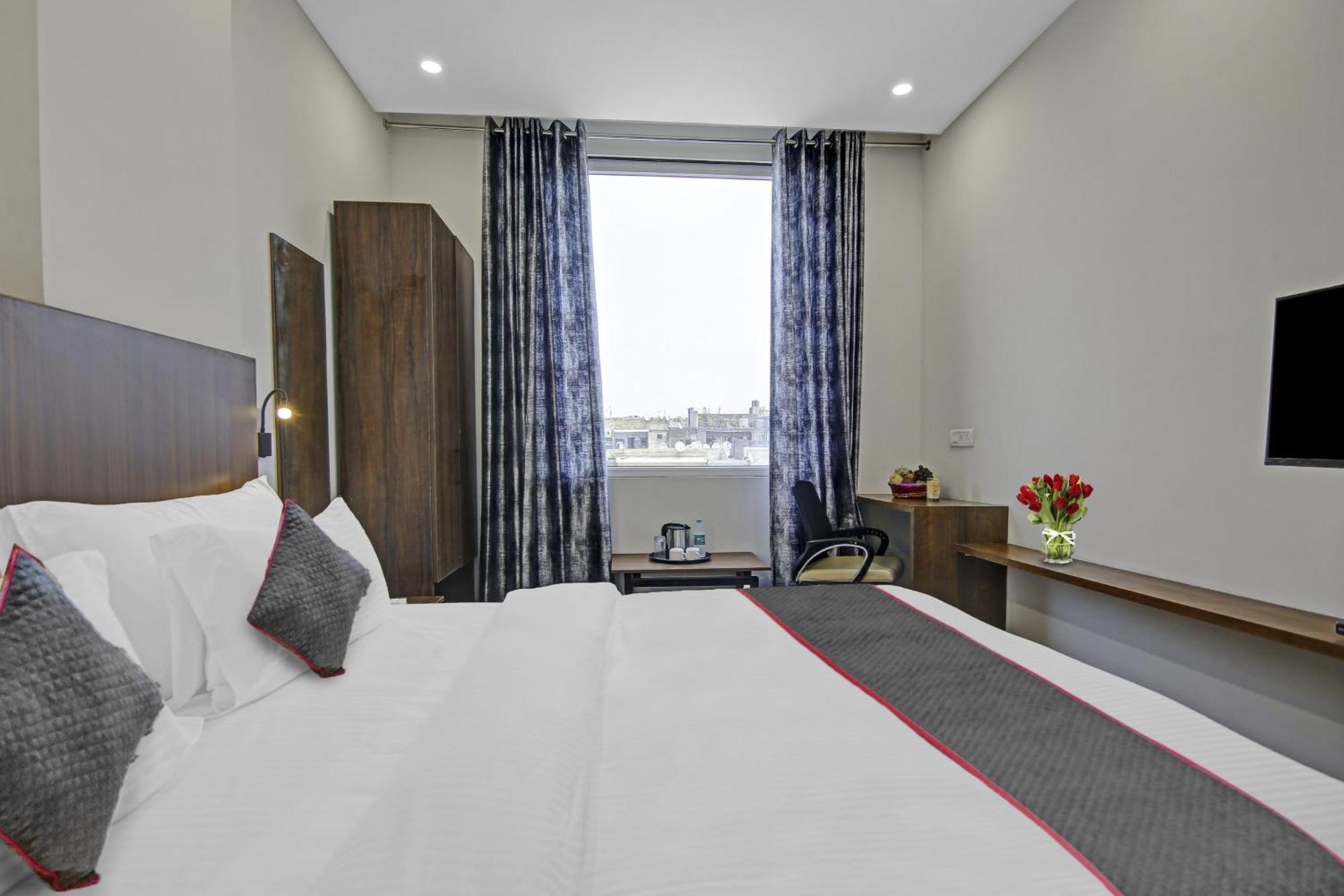 Townhouse Golden Frame Hotel Ghaziabad Ngoại thất bức ảnh