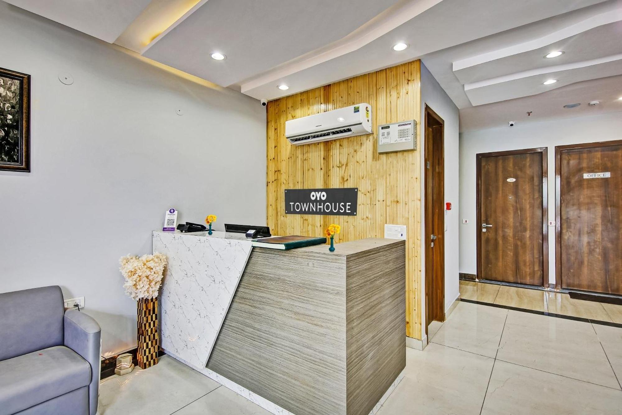 Townhouse Golden Frame Hotel Ghaziabad Ngoại thất bức ảnh