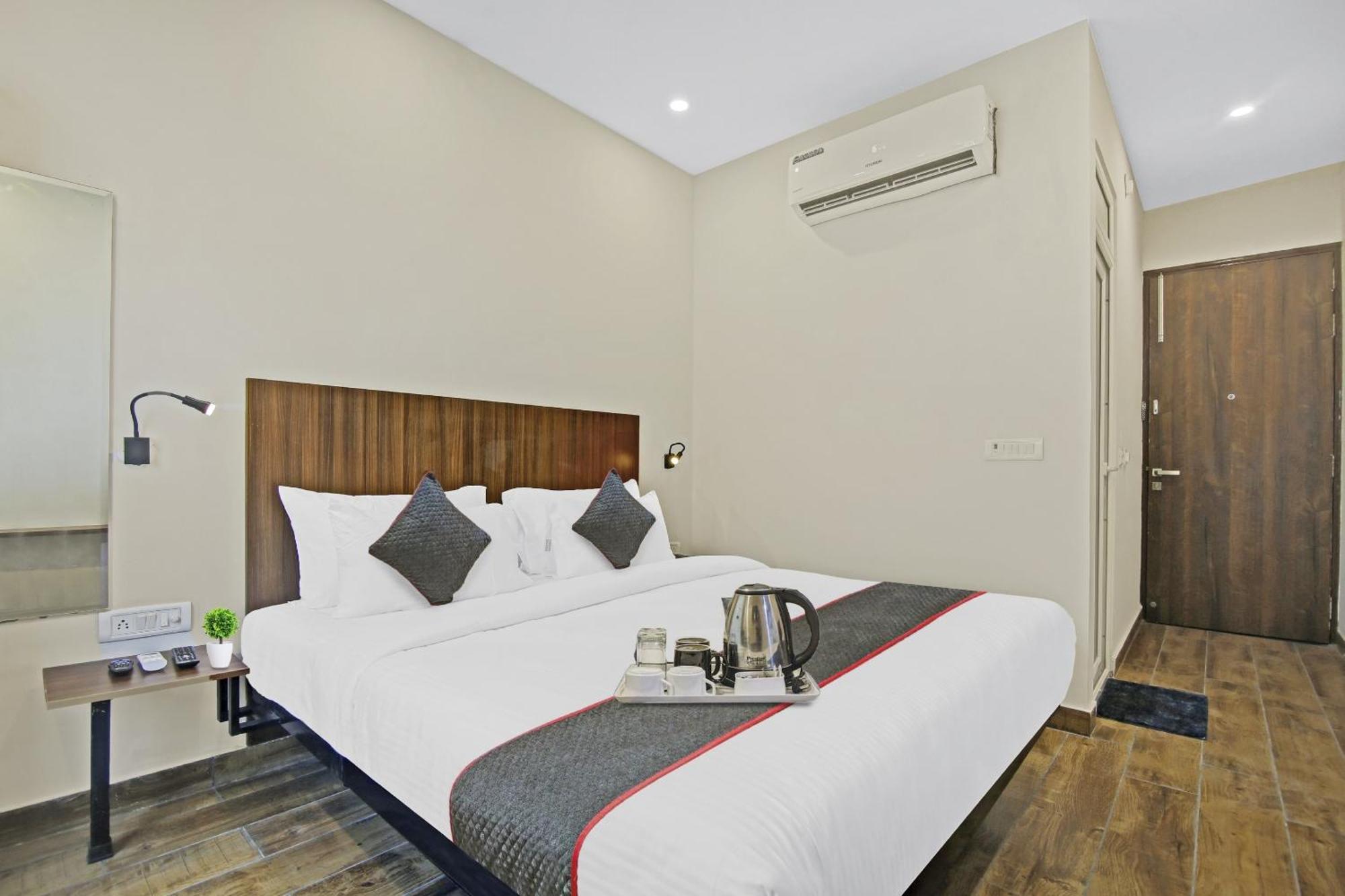 Townhouse Golden Frame Hotel Ghaziabad Ngoại thất bức ảnh