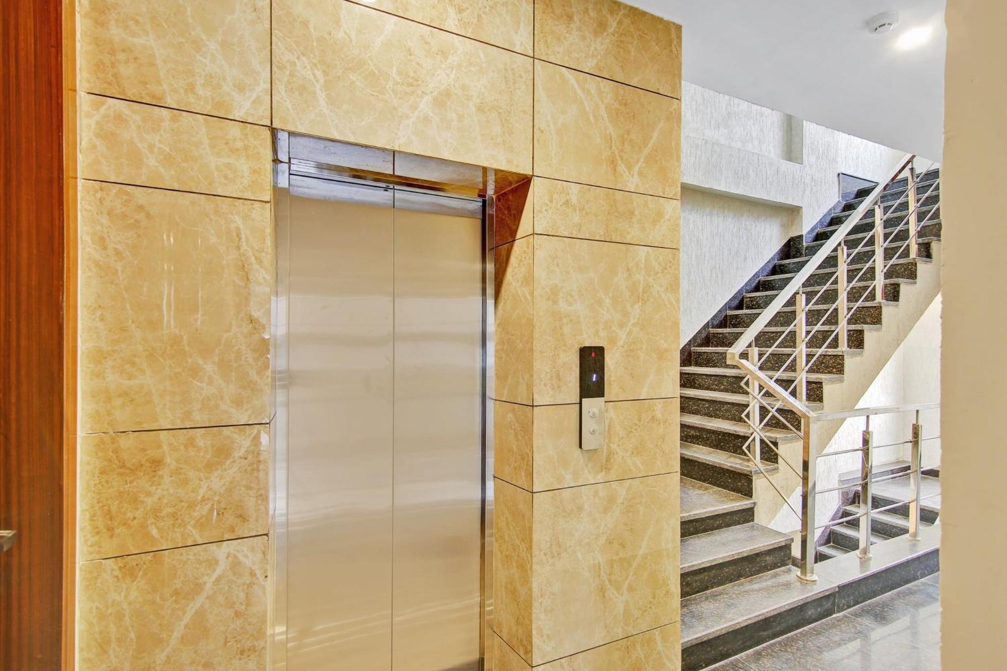 Townhouse Golden Frame Hotel Ghaziabad Ngoại thất bức ảnh